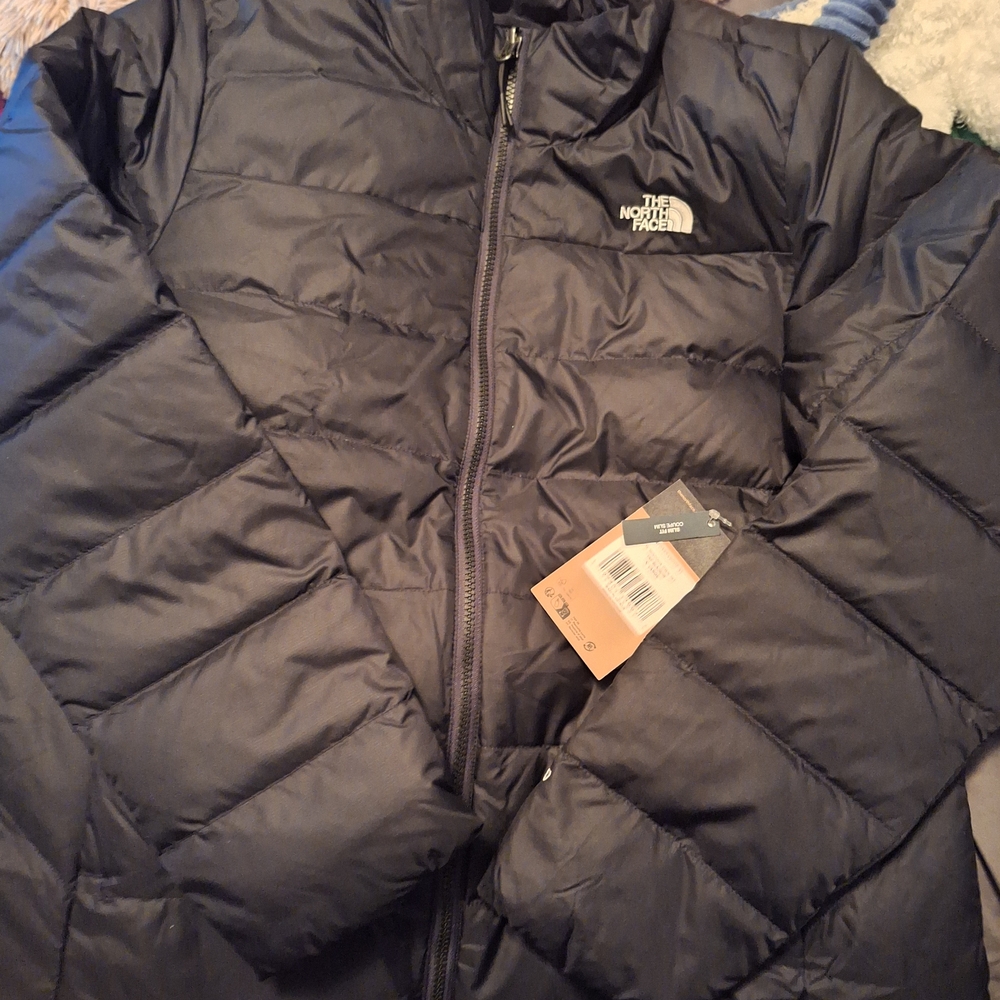 The North Face Women's Black Puffer Jacket - Picture 10 of 11